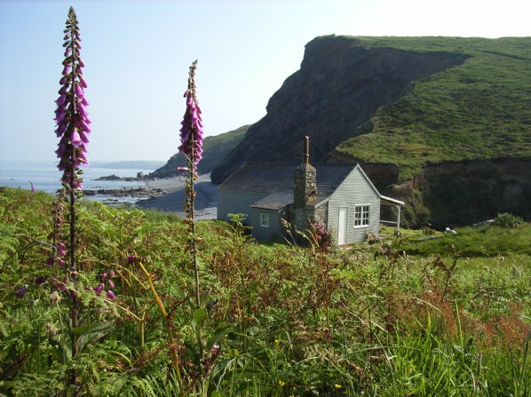 Cornish cottage on beach
