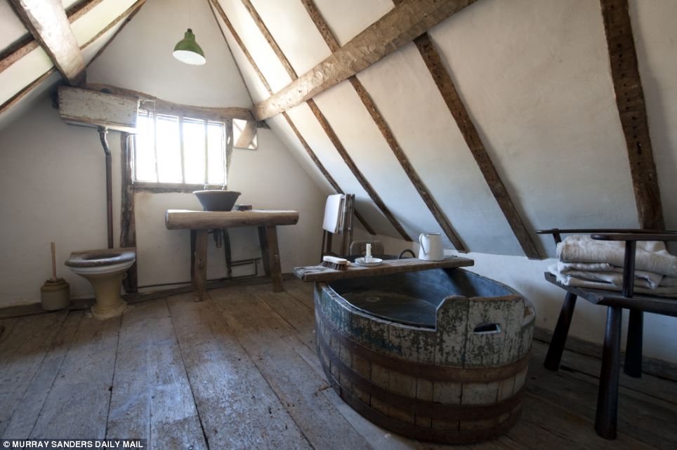 Wooden bathtub