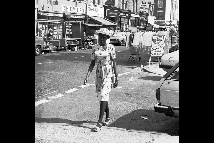 lady_in_summer_dress_-_chatsworth_road_1980's