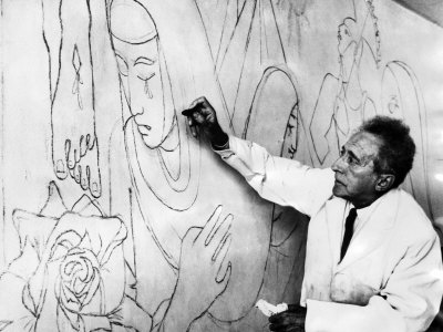 jean-cocteau-works-on-a-mural-in-the-lady-chapel-of-the-french-church-of-notre-dame-in-london-1959