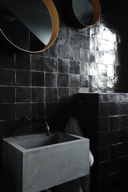 Black bathroom | Double mirrors | My Friend's House